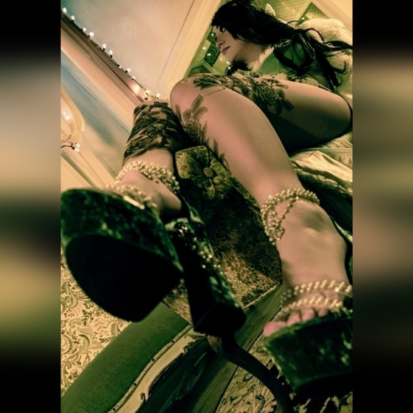 Meet your Posher, Jade - Picture 2 of 8